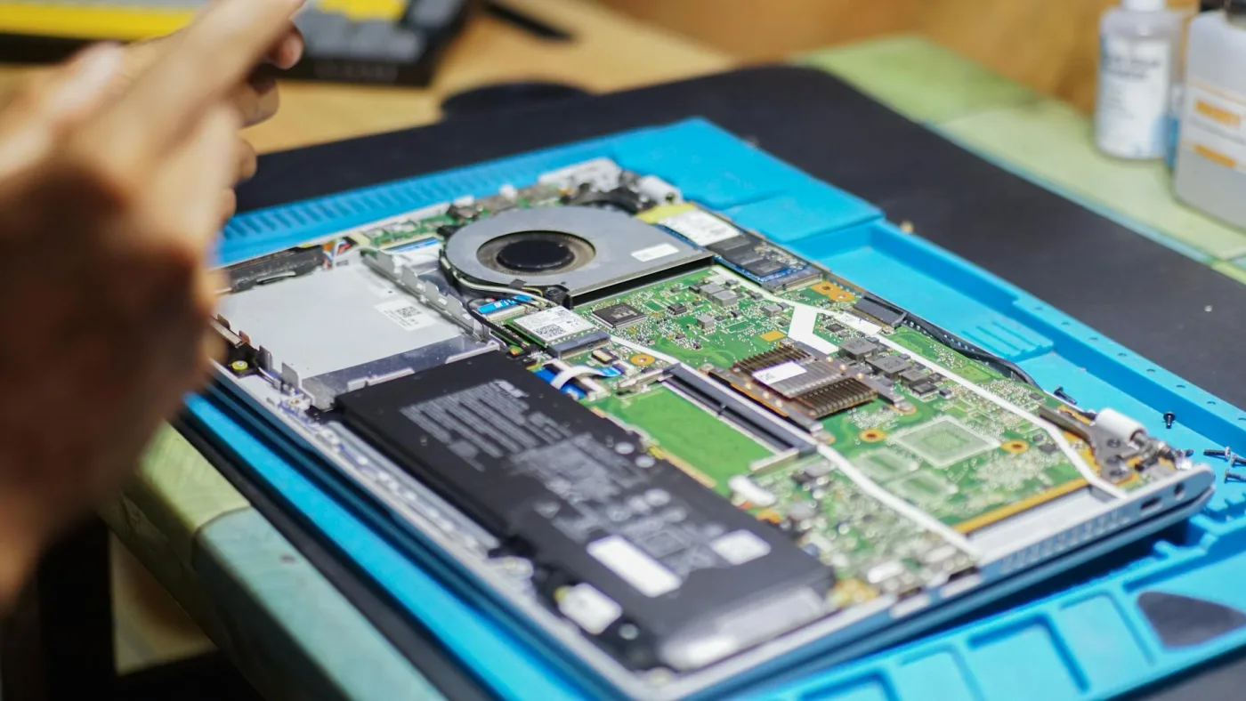 Data-driven decisions: how platforms help technicians track their performance