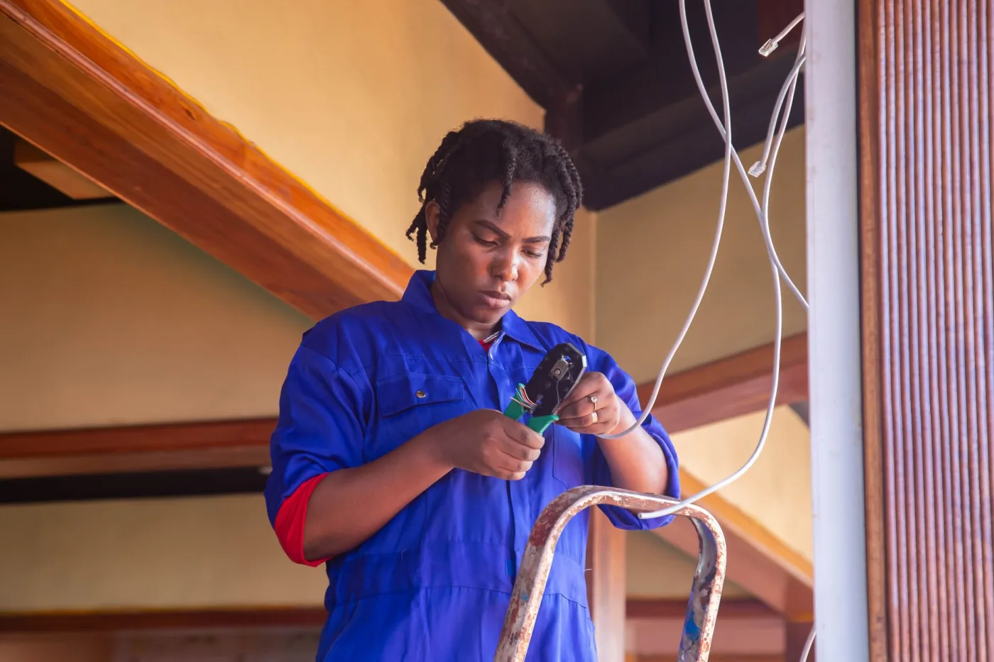 Comment le mobile money et les profils numériques transforment les services de techniciens au Cameroun